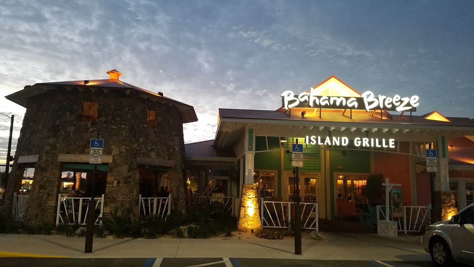 Google street view image of Bahama Breeze